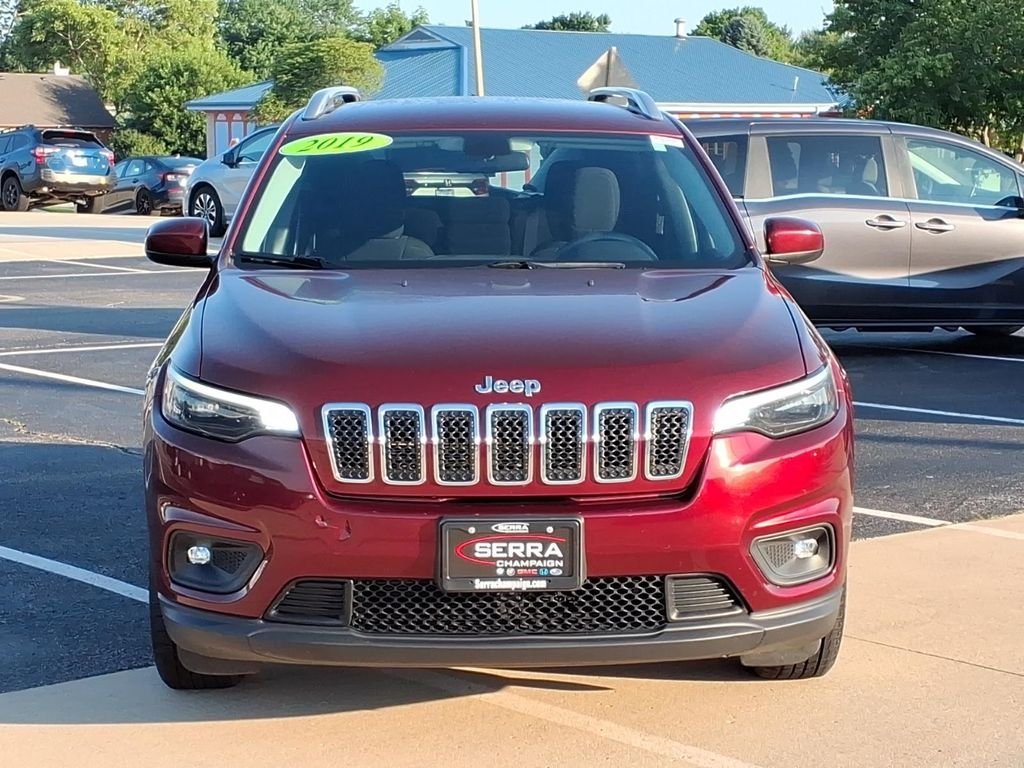 Used 2019 Velvet Red Pearlcoat Jeep Latitude image 16