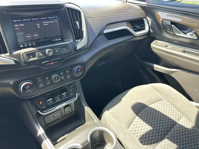 Used 2021 White GMC SLE image 32
