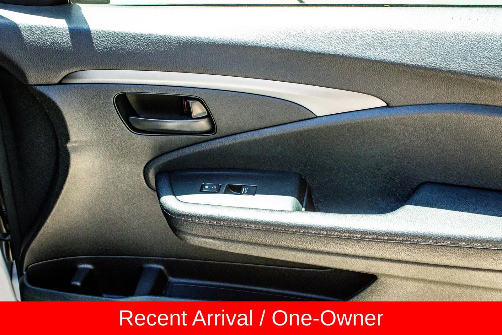 Used 2023 White Honda EX-L image 25