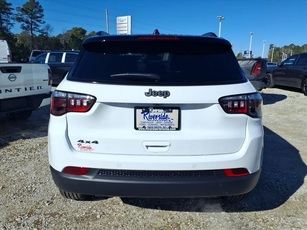 New 2026 Bright White Clear-Coat Exterior Paint Jeep Limited image 2