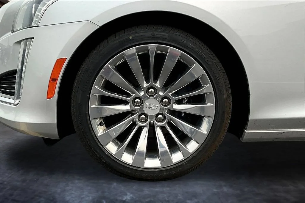Used 2018 RADIANT SILVER METALLIC Cadillac Luxury AWD image 34