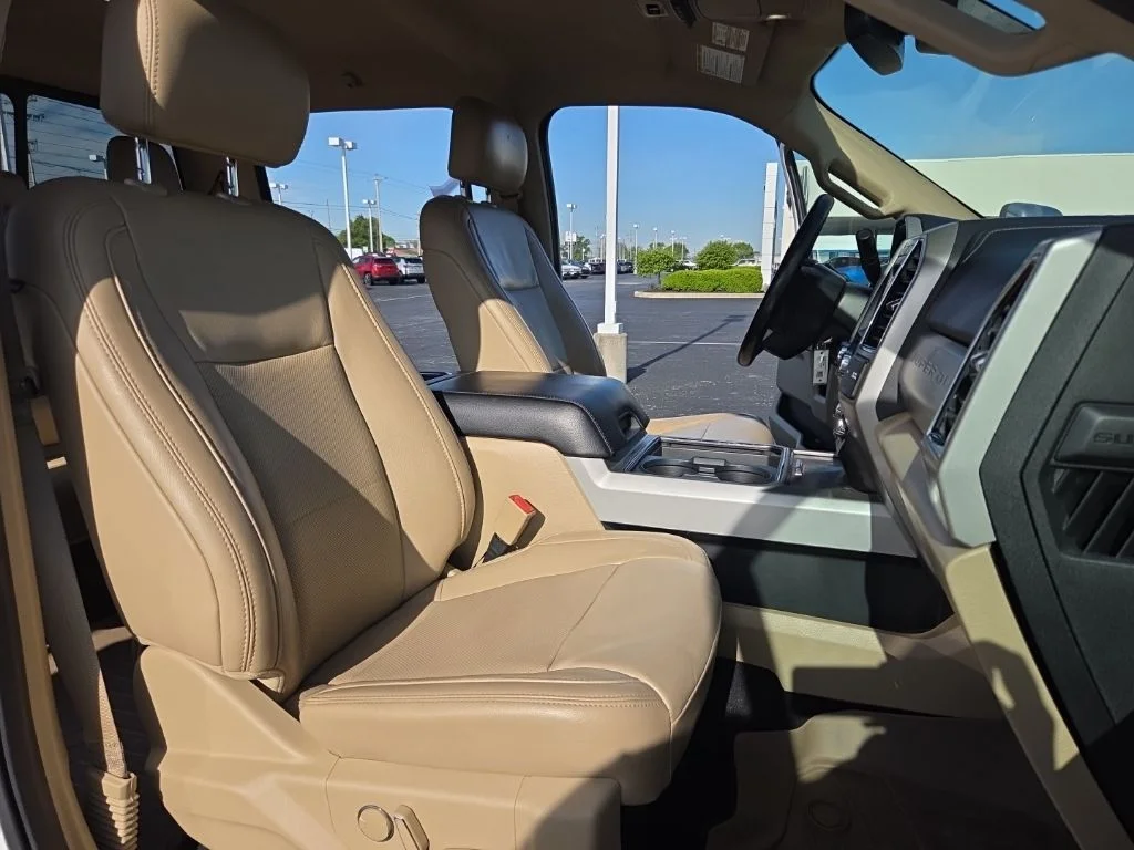 Used 2019 White Ford Lariat image 33
