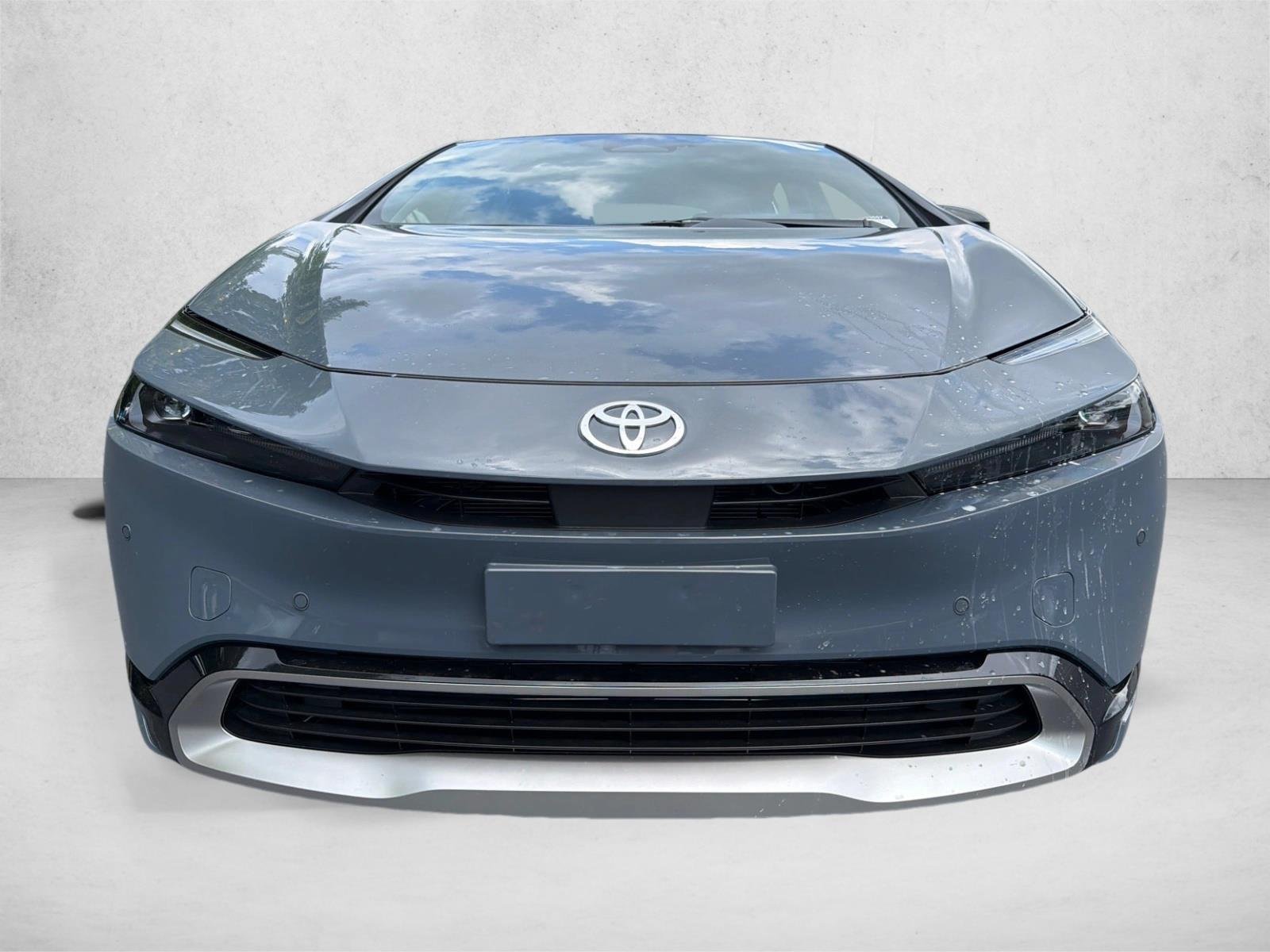 New 2027 Guardian Gray Toyota XSE image 8