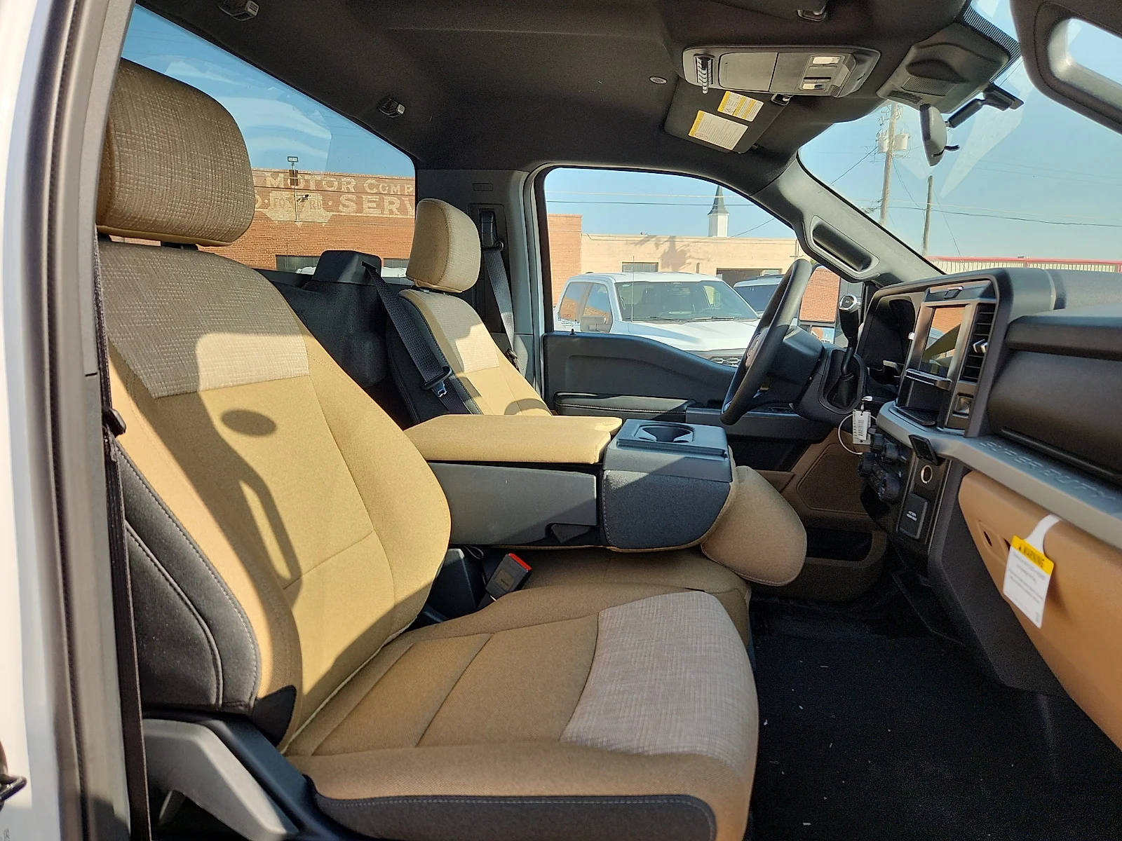 New 2027 Oxford White Ford XLT image 18