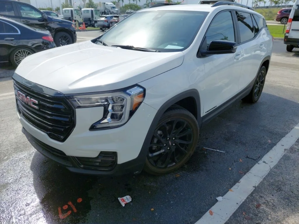 Used 2023 Summit White GMC SLE image 2