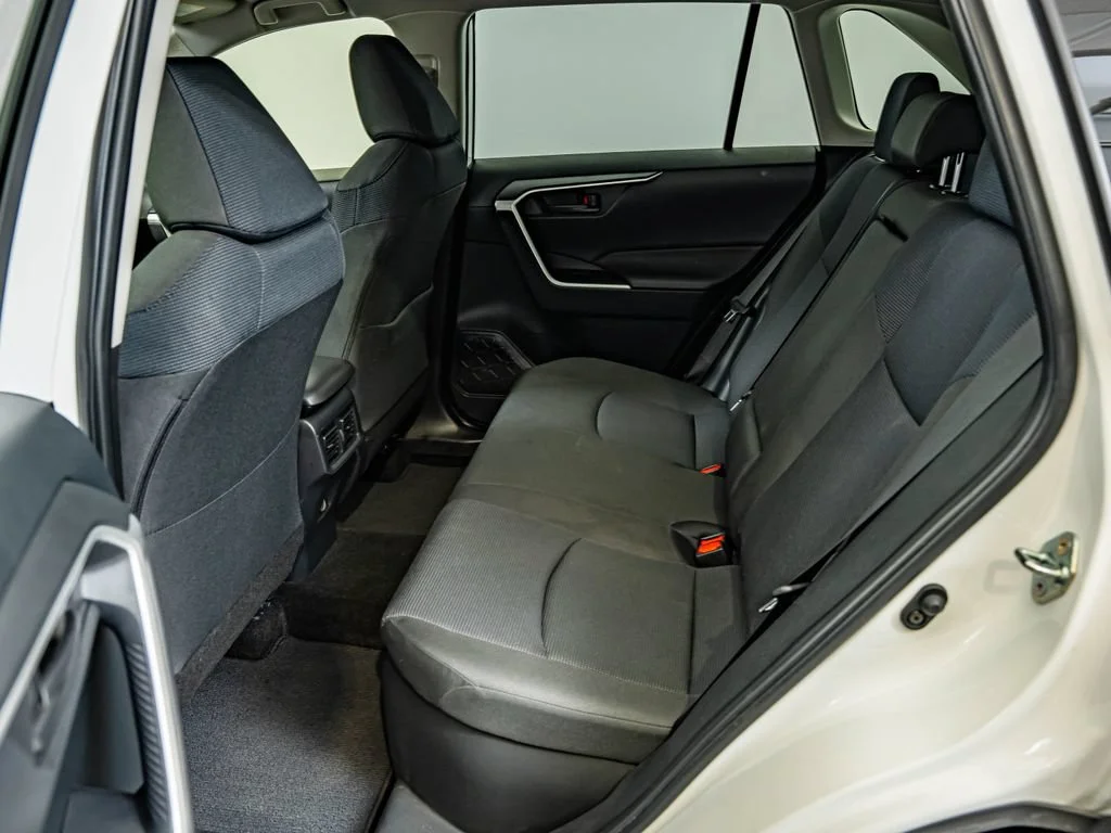 Used 2025 Ice Toyota LE image 33
