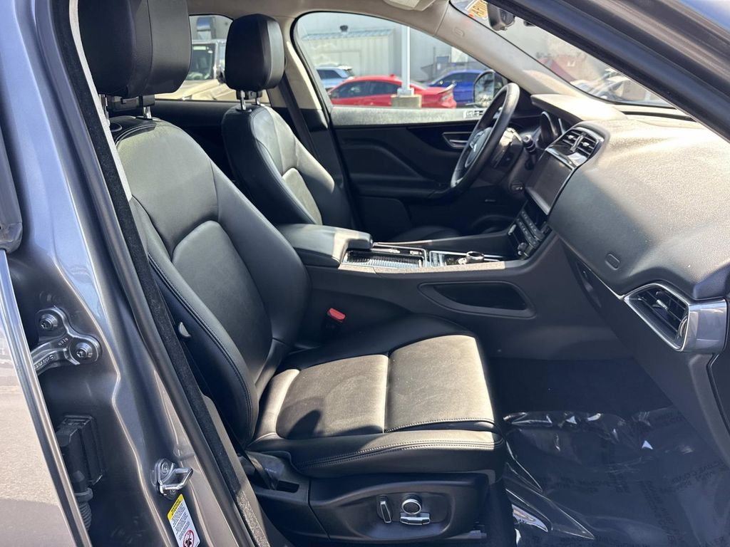 Used 2020 Silver Jaguar 25t Premium image 13