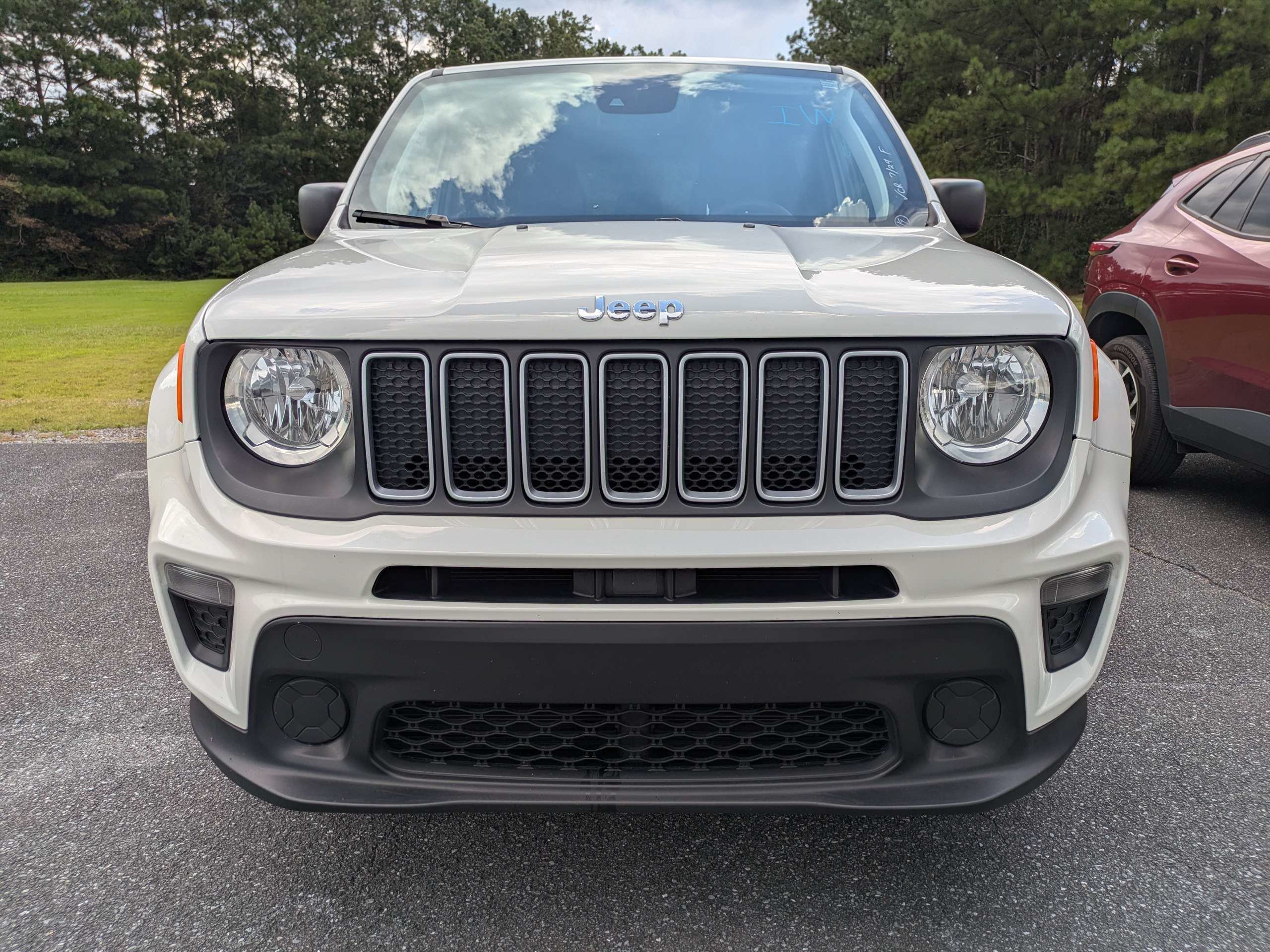 Used 2023 Alpine White Clearcoat Jeep Latitude image 3