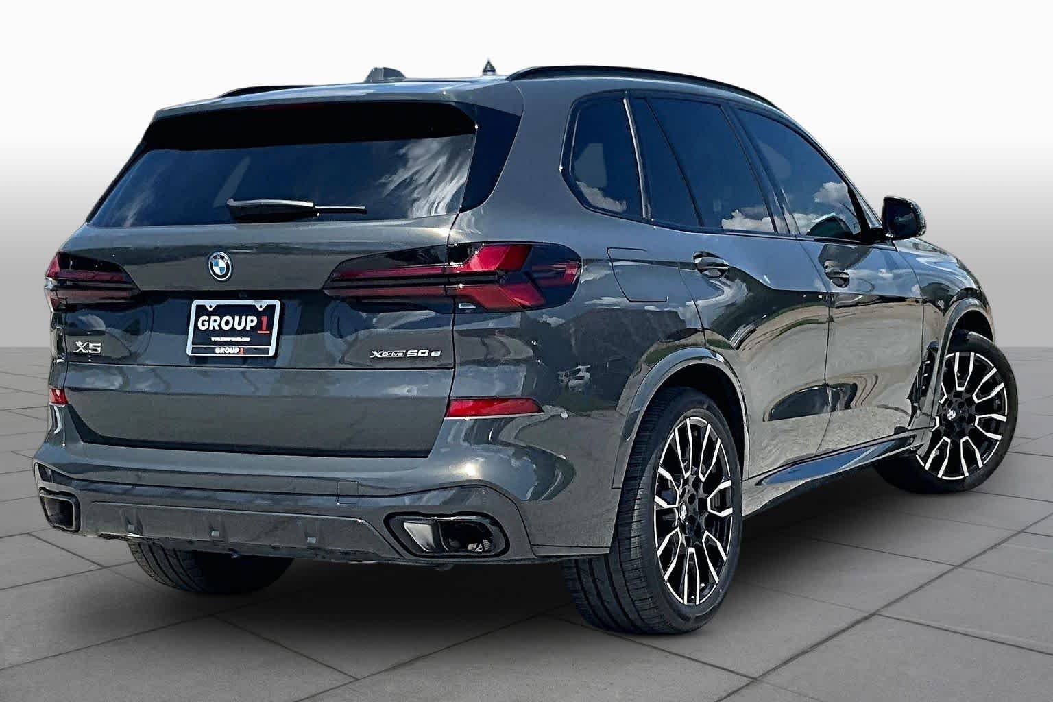 Used 2026 Dravit Grey Metallic BMW xDrive50e image 12