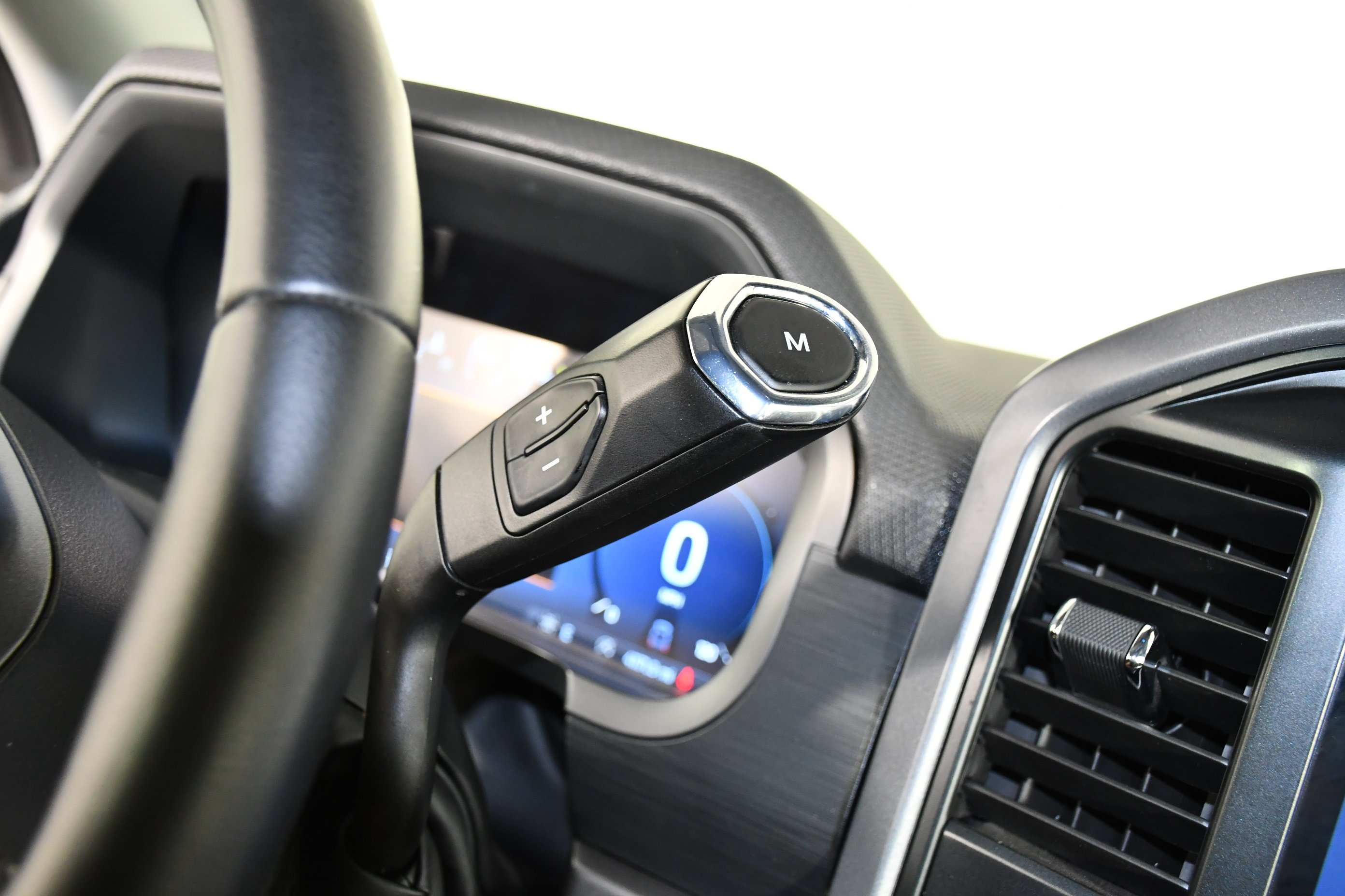 Used 2025 Black Metallic Ford XLT image 25