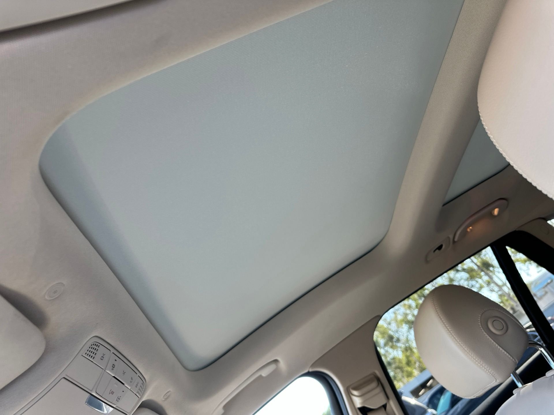 Used 2022 White Mercedes-Benz GLC 300 image 9