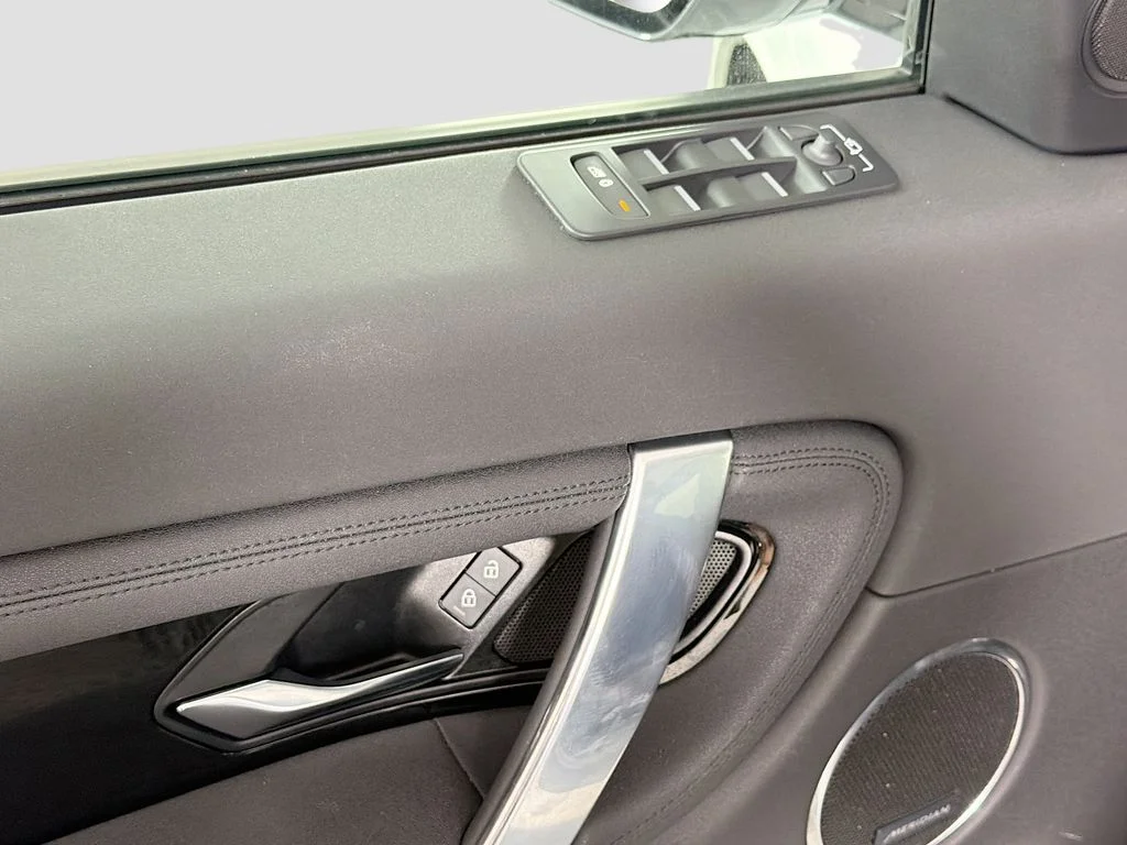Used 2025 White Land Rover S image 18