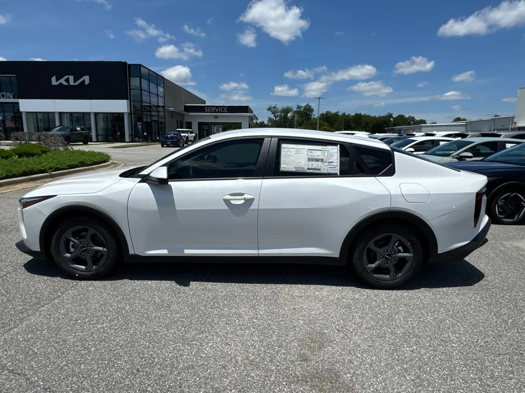 New 2026 Snow White Pearl Kia LXS image 6