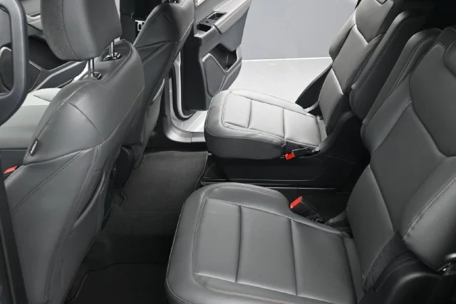 New 2027 Avalanche Gray Ford Active image 5