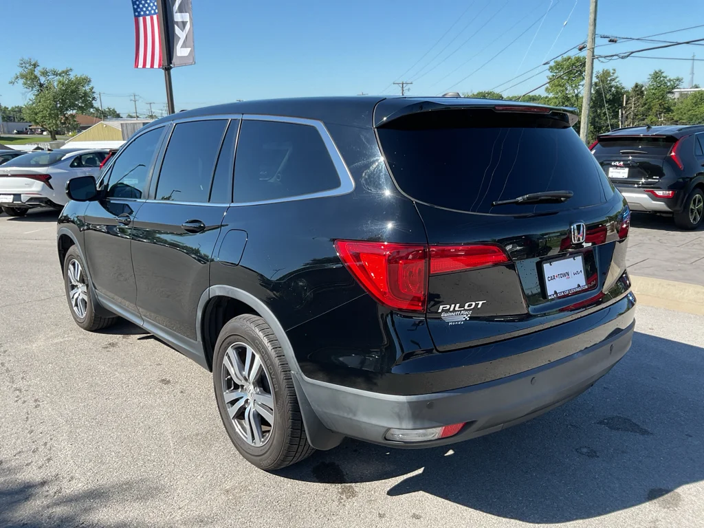 Used 2017 Crystal Black Pearl Honda EX-L image 8