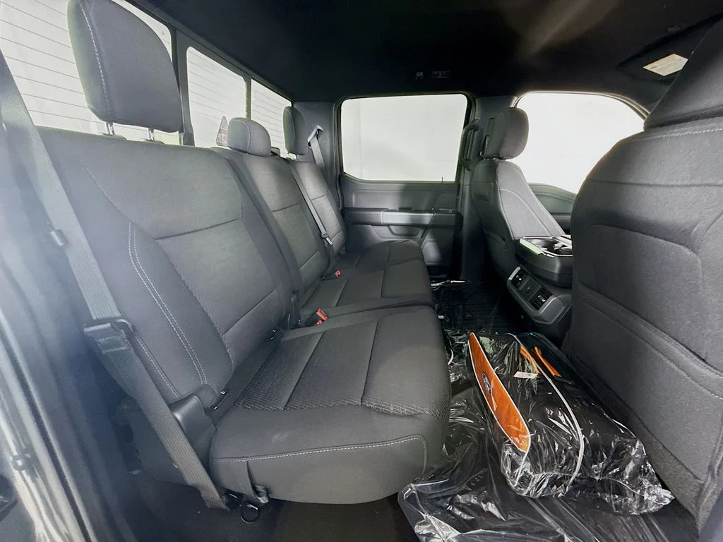 New 2026 Carbonized Gray Metallic Ford XLT image 27