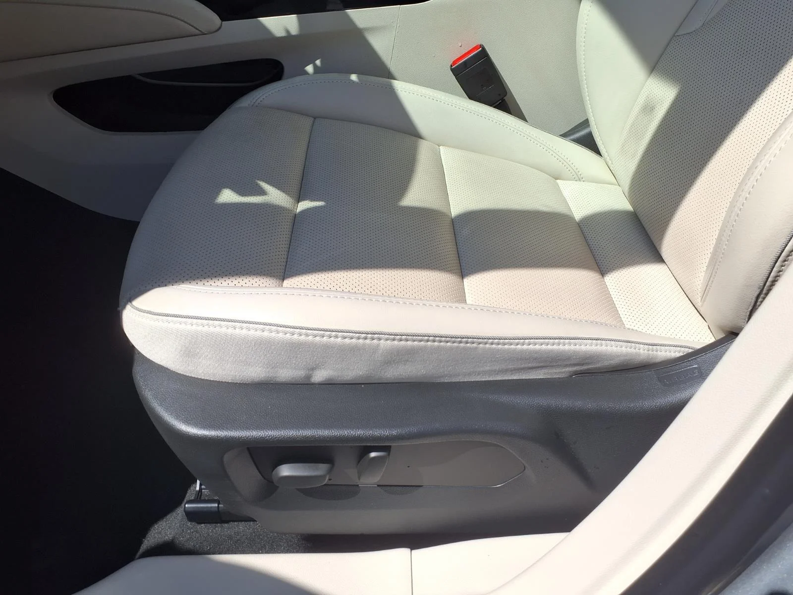Used 2023 Moonstone Gray Metallic Buick Essence image 21