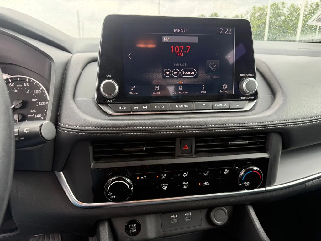 Used 2024 Silver Nissan S image 11