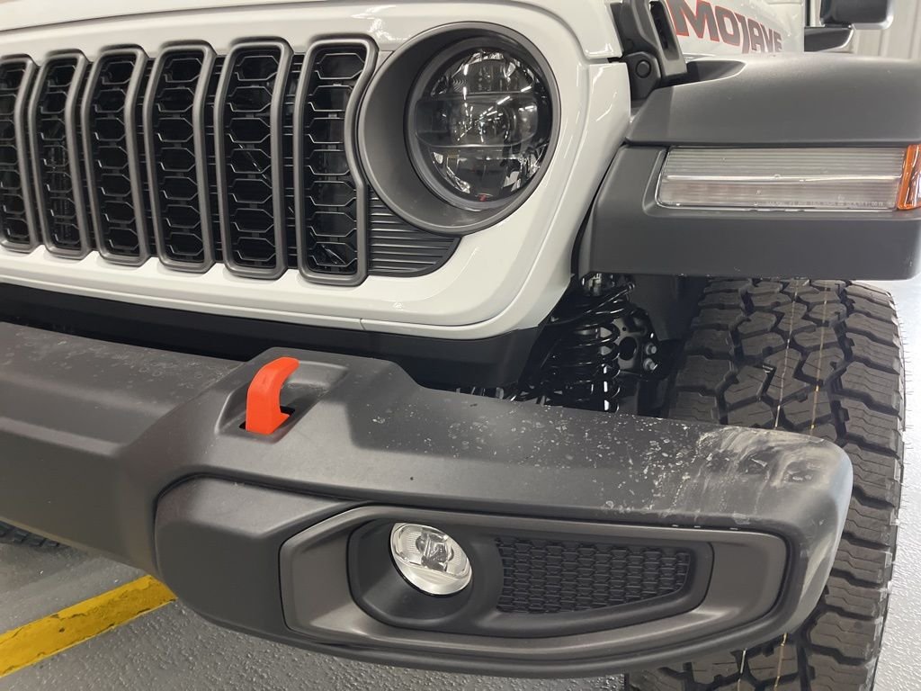 New 2026 Bright White Clear-Coat Exterior Paint Jeep Mojave image 10