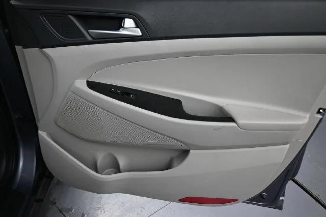 Used 2021 Gray Hyundai SE image 13