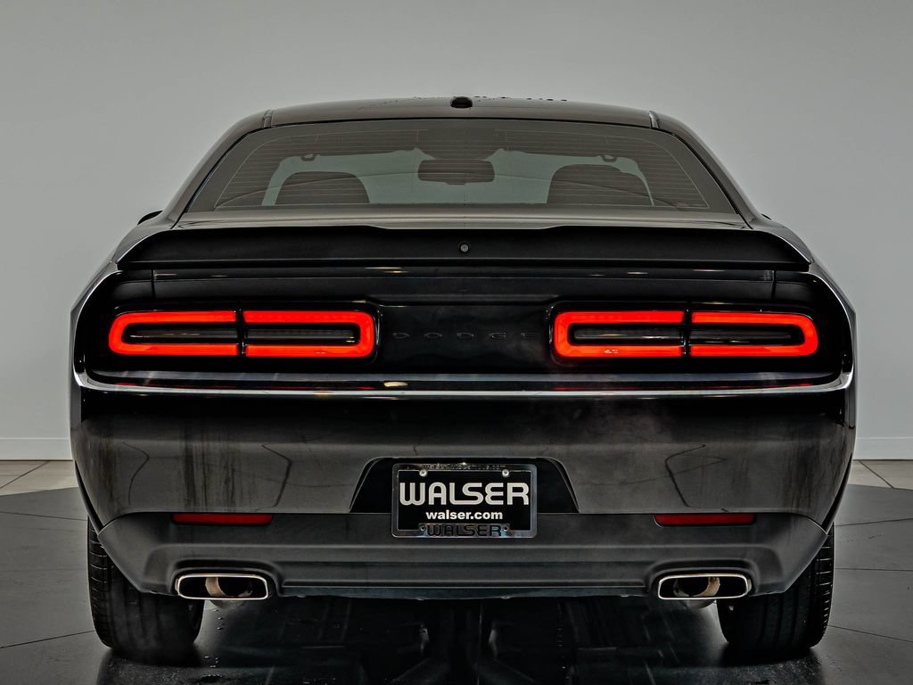 Used 2021 Pitch Black Clearcoat Dodge SXT image 6