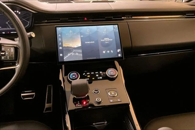 Used 2023 Black Land Rover First Edition image 5