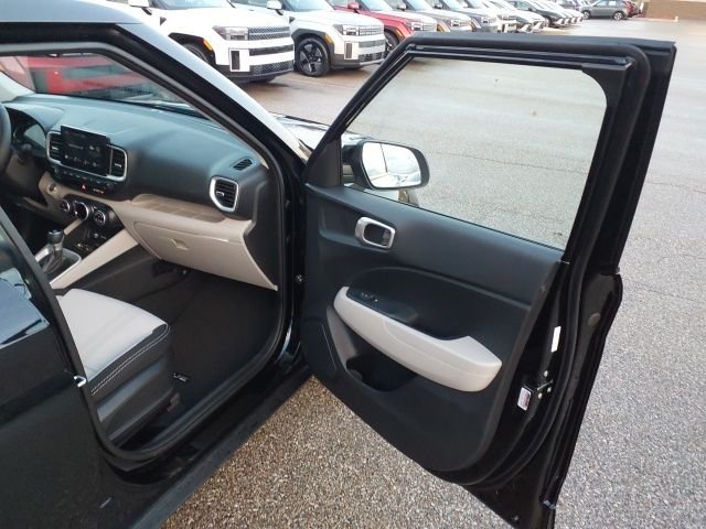 New 2026 Onyx Black Hyundai SEL image 31