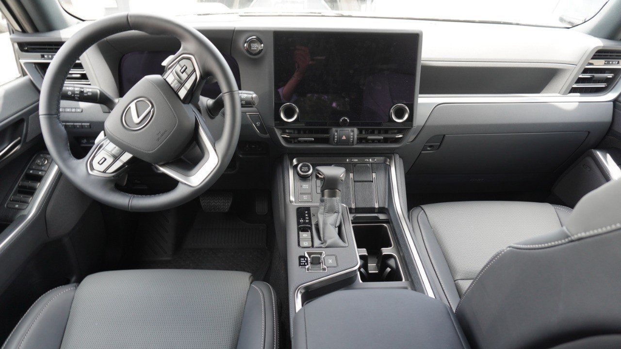 Used 2026 White Lexus GX 550 Luxury image 13