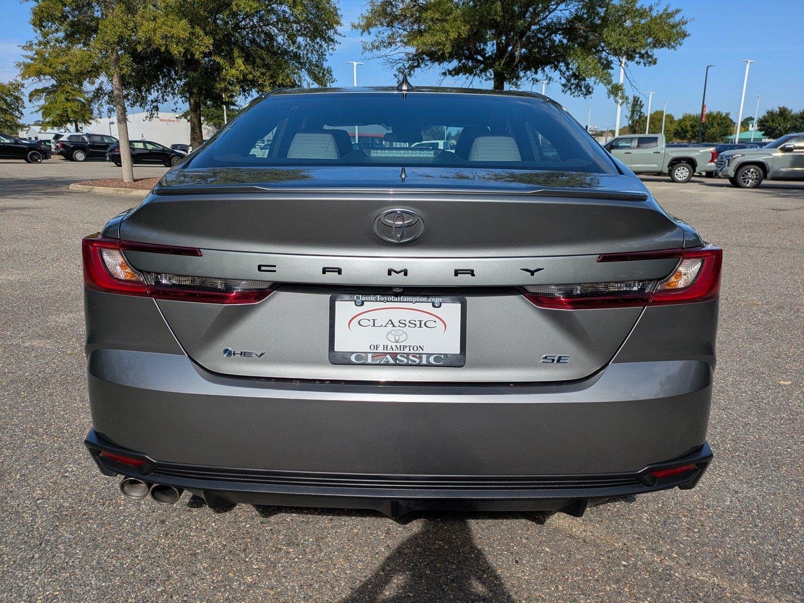 Used 2025  Toyota SE image 5