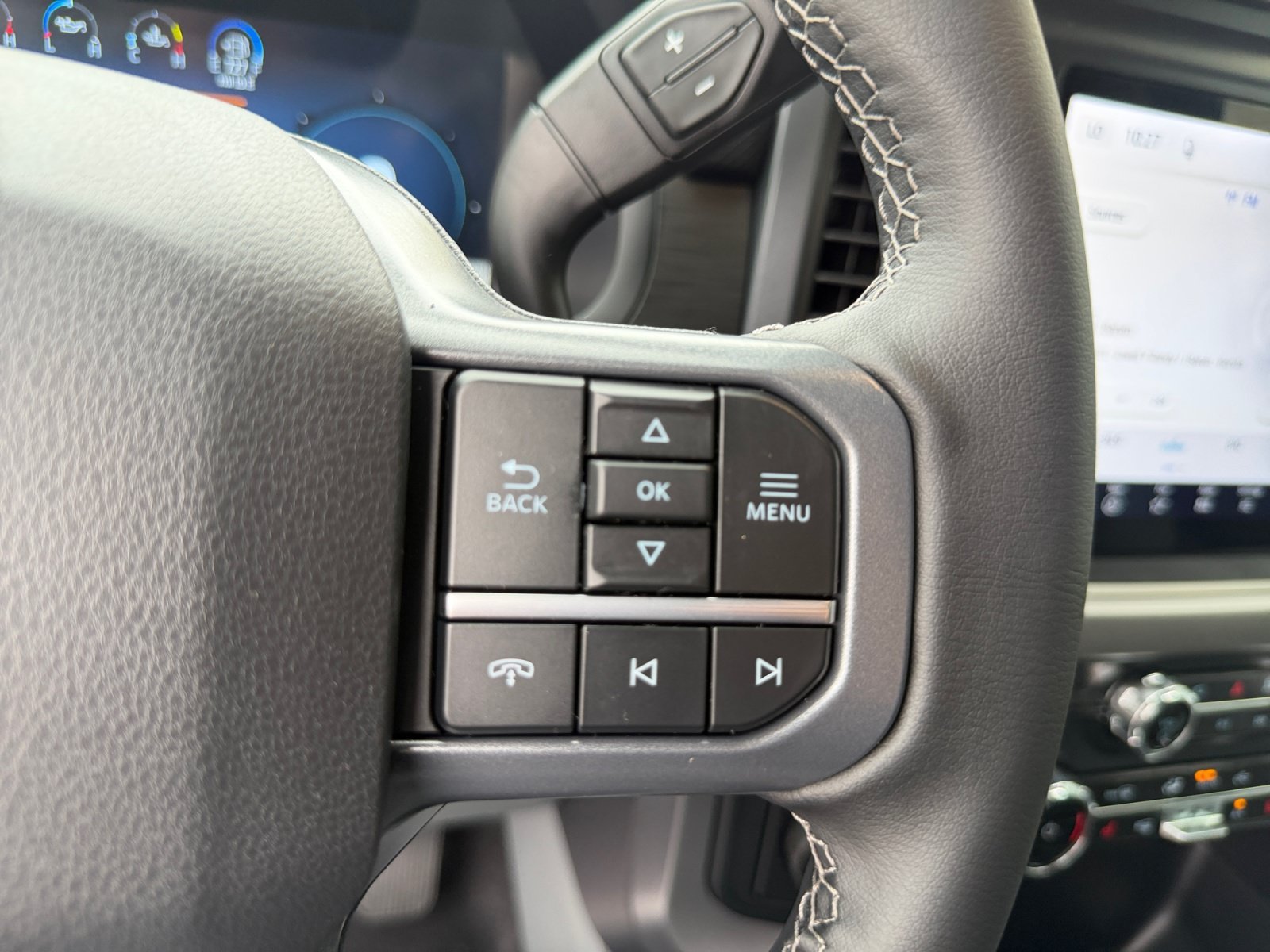 New 2026 Carbonized Gray Metallic Ford XLT image 25