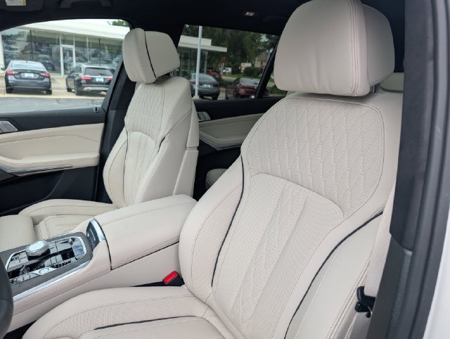 Certified Used 2026 Mineral White Metallic BMW xDrive40i image 14
