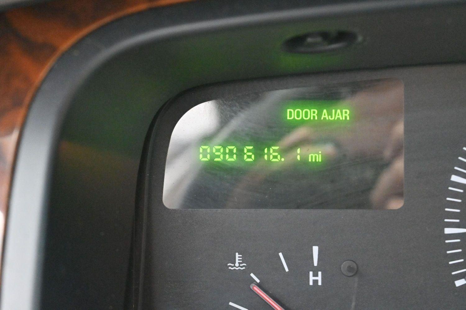 Used 2000  Lincoln Executive image 20