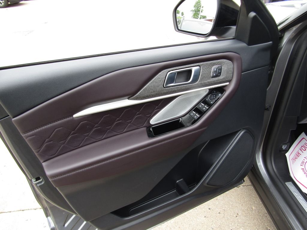 Used 2025 Gray Ford Platinum image 27