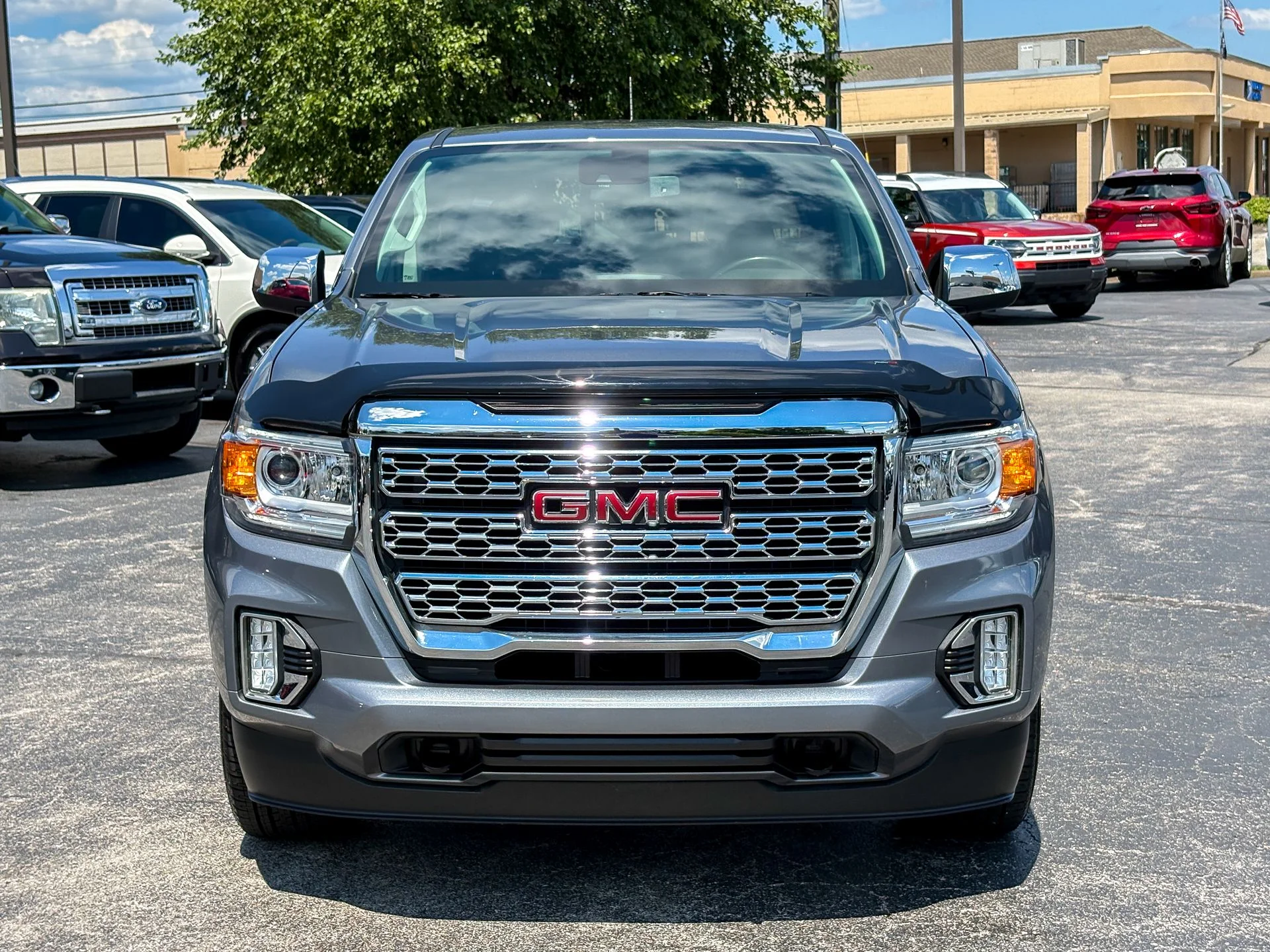 Used 2022 Gray GMC Denali image 4
