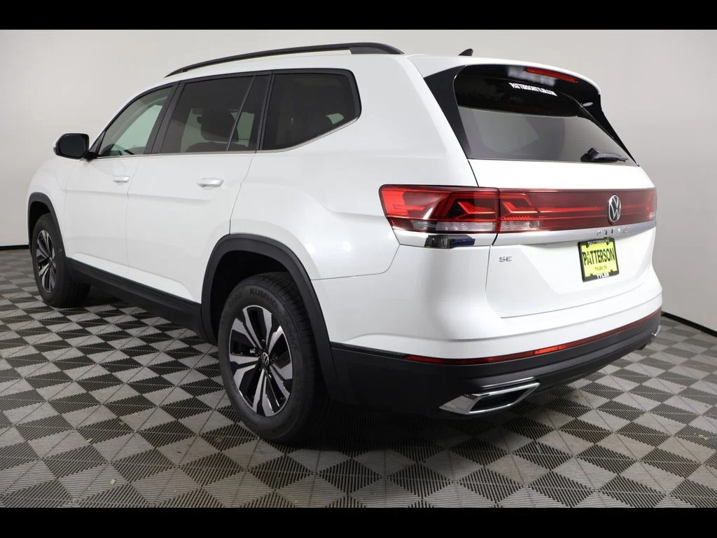 New 2026 White/off-white Volkswagen 2.0T SE image 4