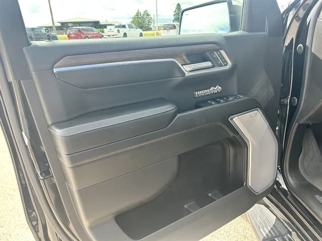 Used 2024 BLACK CHEVROLET High Country image 23