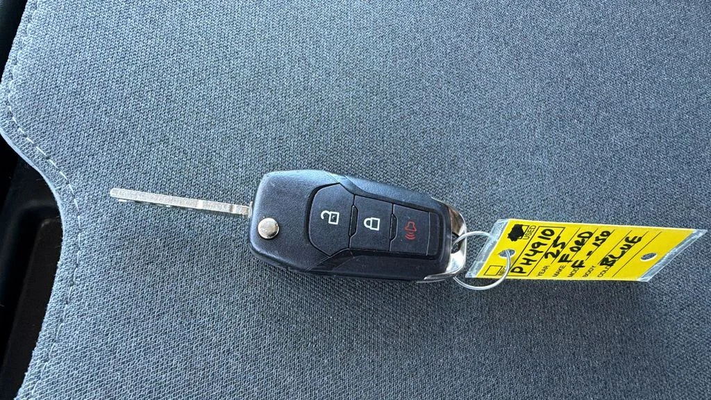 Used 2025 Blue Metallic Ford XLT image 29
