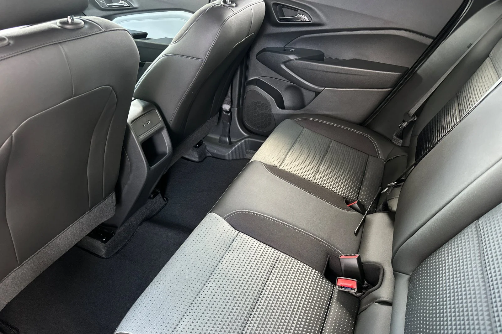 2026 Chevrolet Trax LT - Photo 11