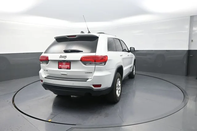 Used 2019 White Jeep Laredo E image 9