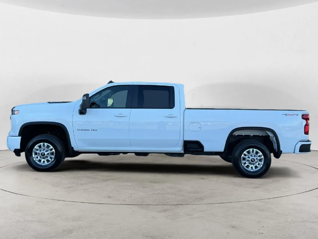 Used 2026 Summit White Chevrolet LT image 12