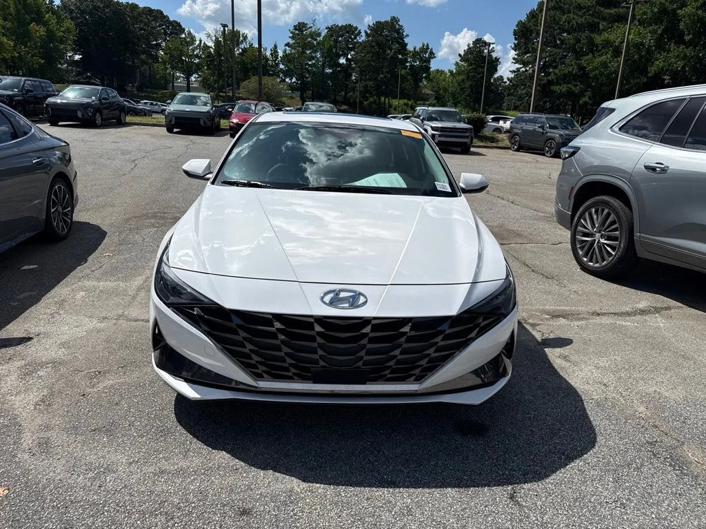 Used 2023 White Hyundai Limited image 2