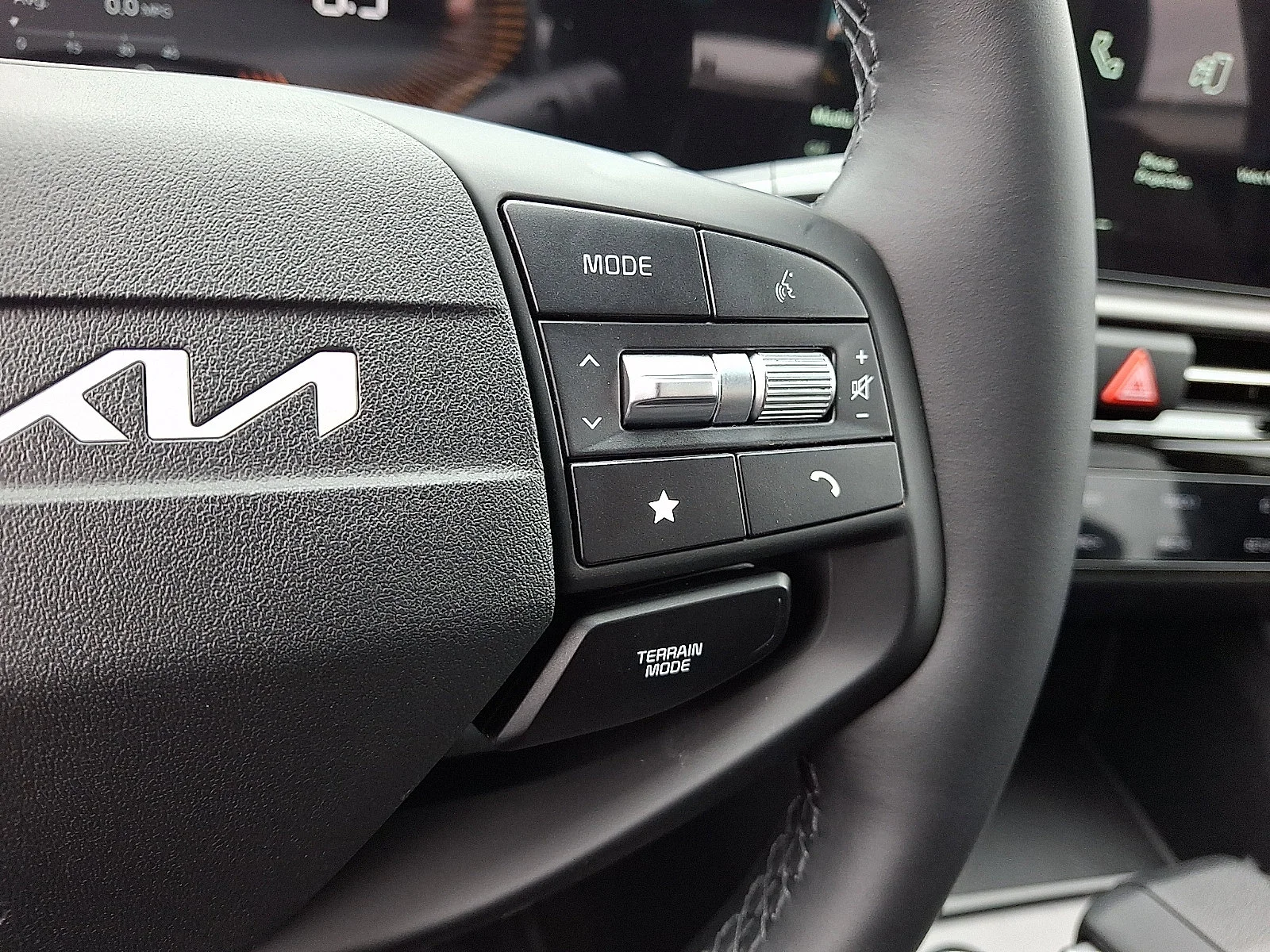 New 2027 White Kia LX image 19