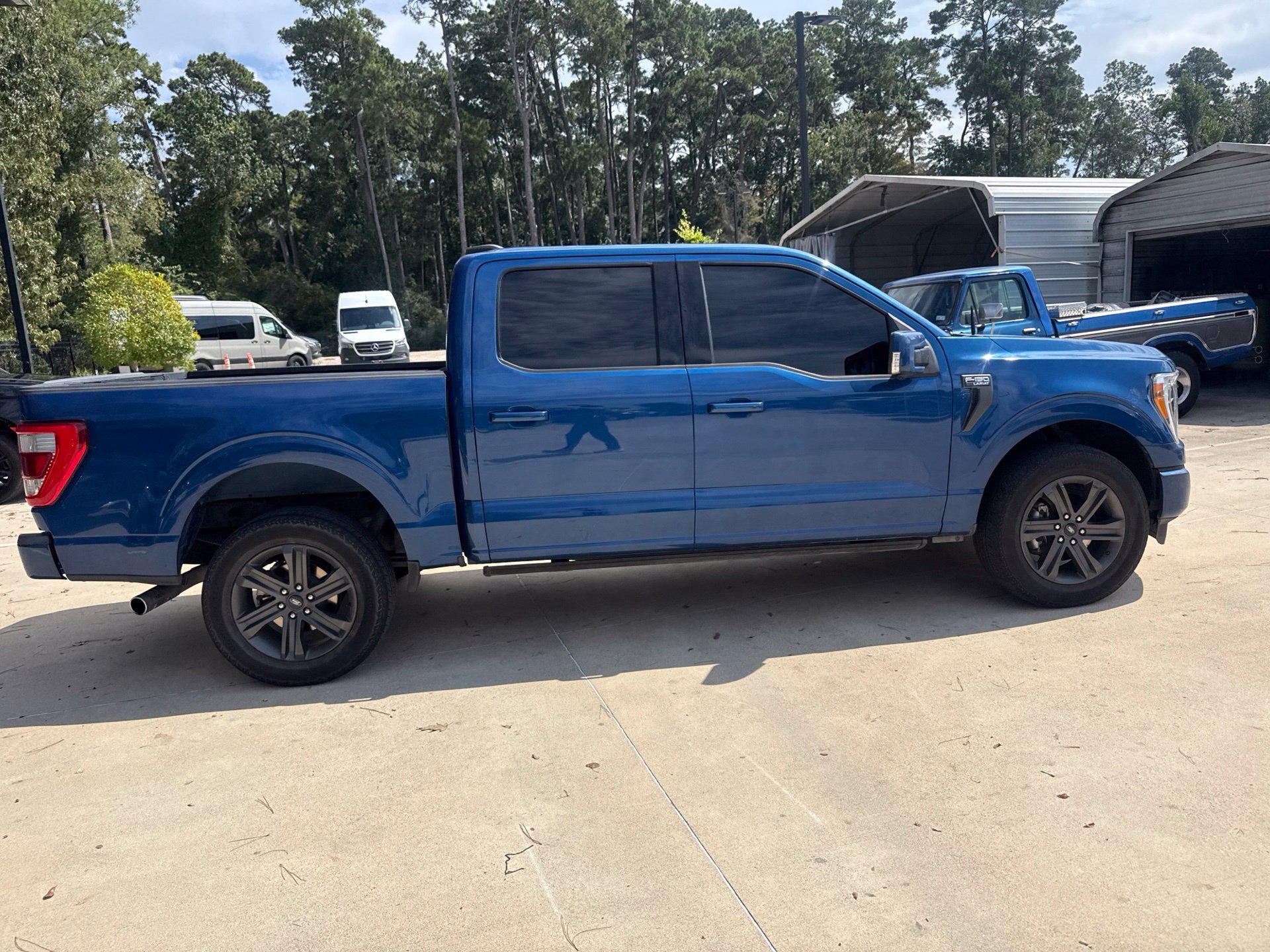 Used 2023 Atlas Blue Metallic Ford Lariat image 3