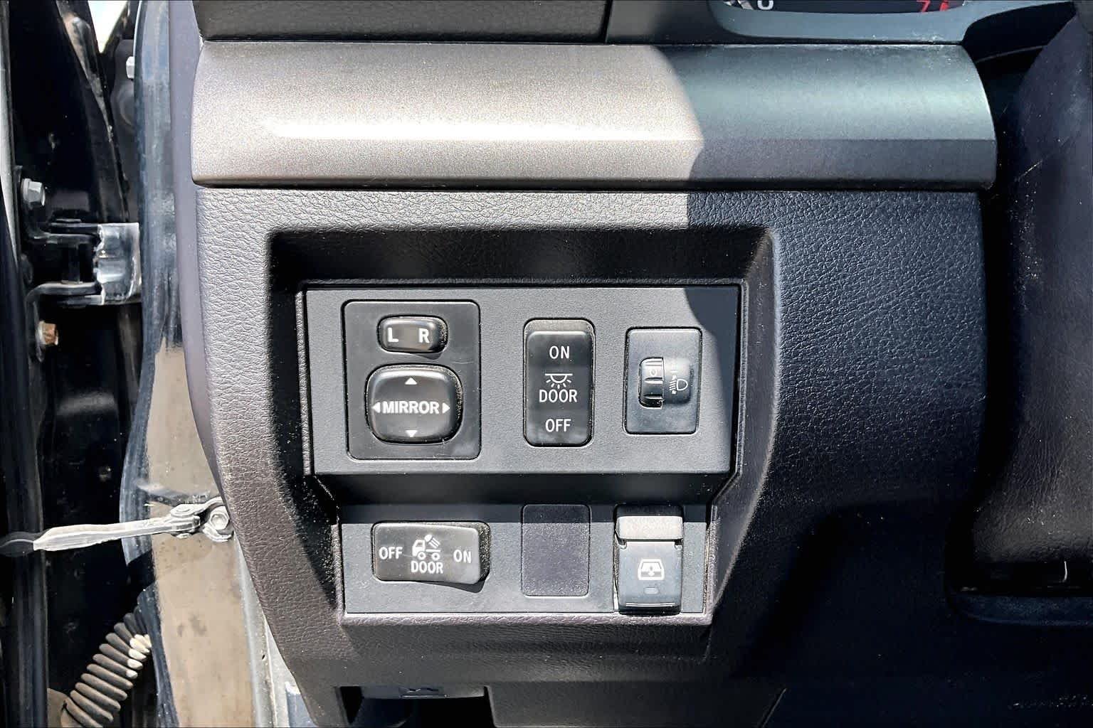 Used 2014 Black Toyota SR5 image 35