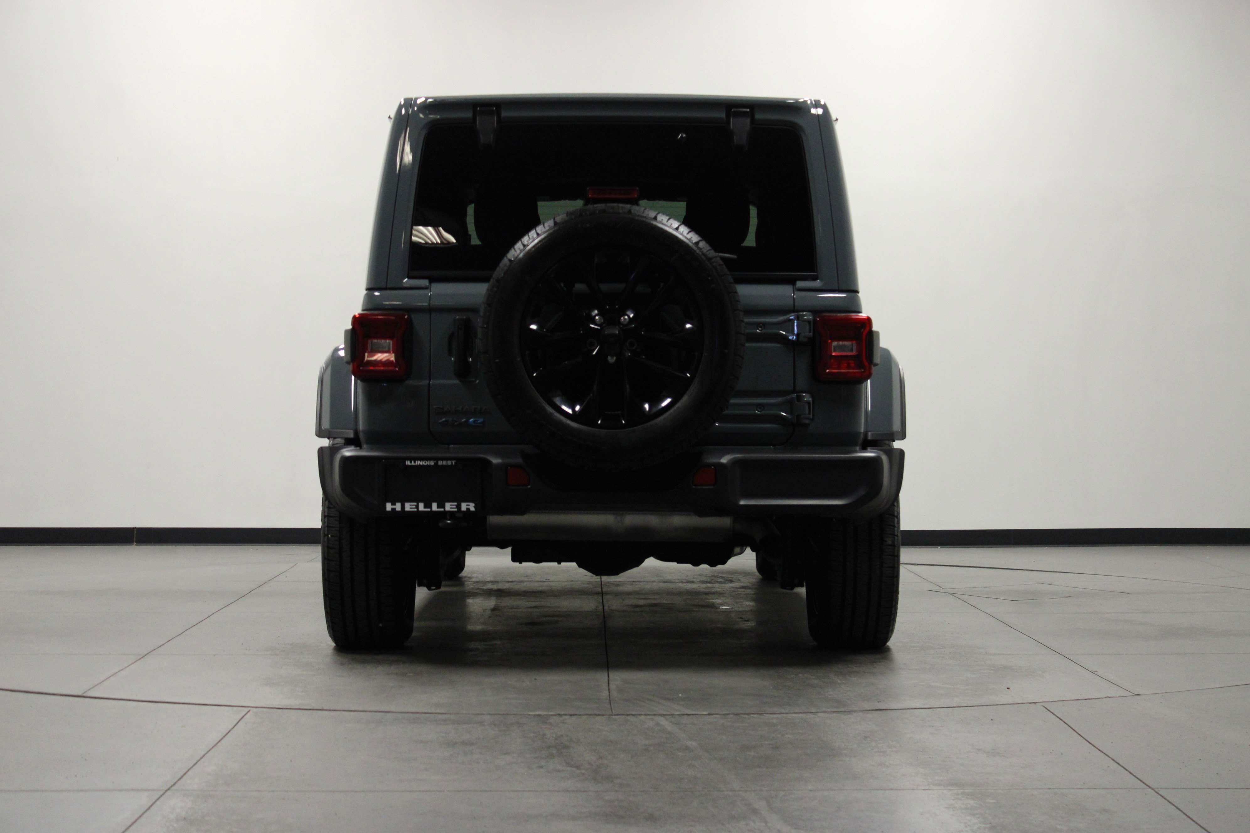 Used 2025 Anvil Clear Coat Jeep Sahara image 5