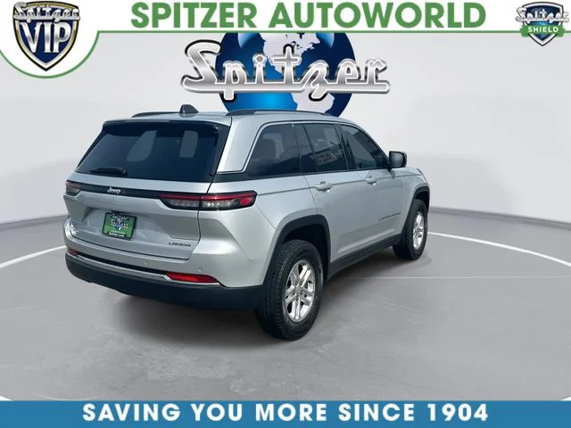 Used 2023 Silver Jeep Laredo image 9