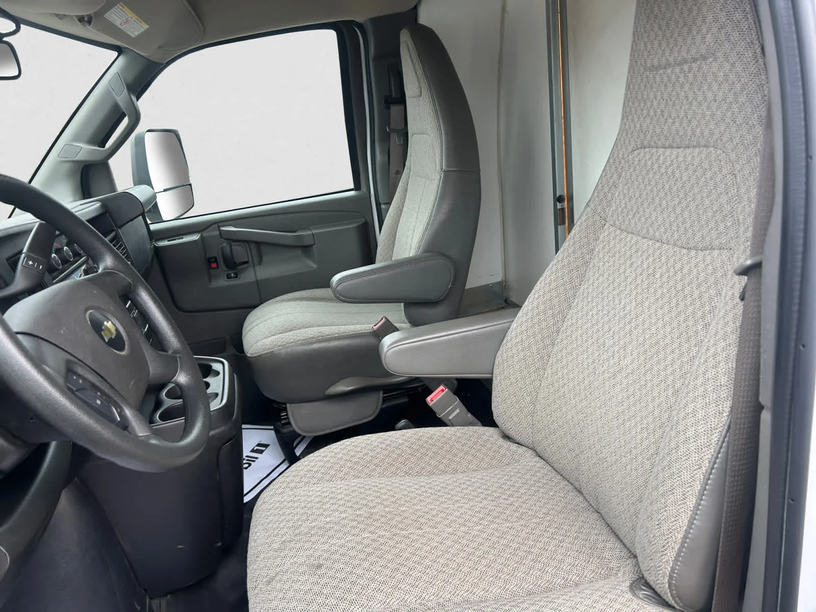 Used 2024 Summit White Chevrolet  image 12