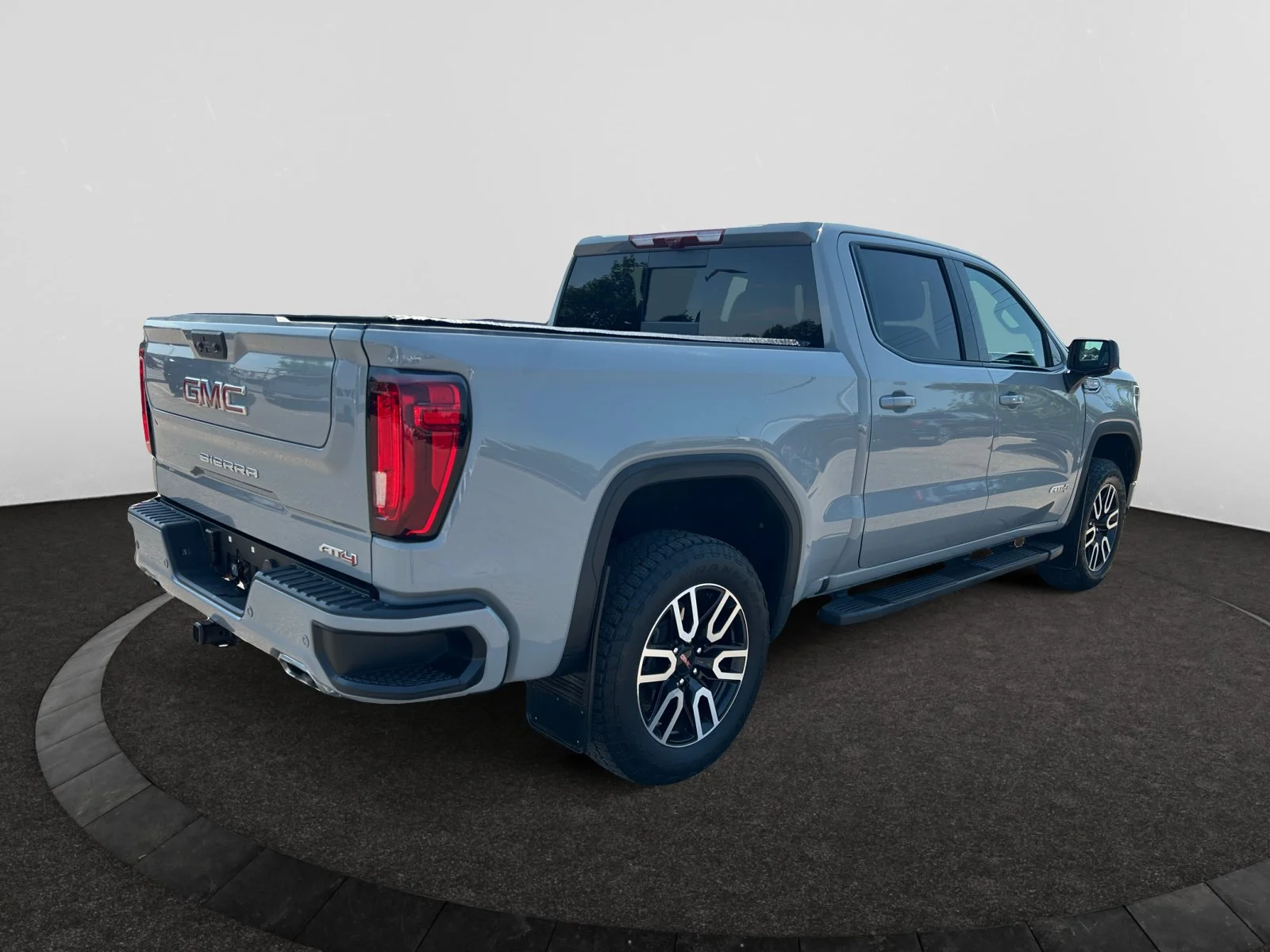 Used 2025 Gray GMC AT4 Crew Cab 6.2L Leather Sunroof Navigation 4x4 image 5