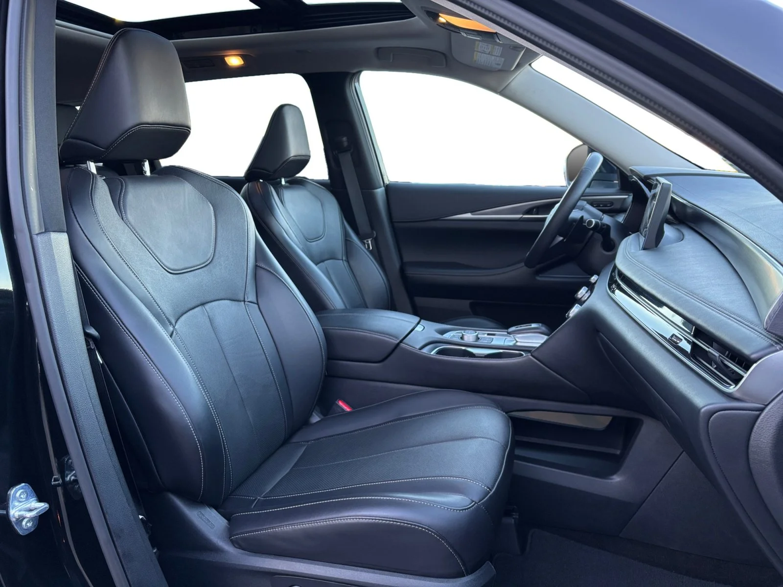 Used 2025 Black INFINITI LUXE image 17