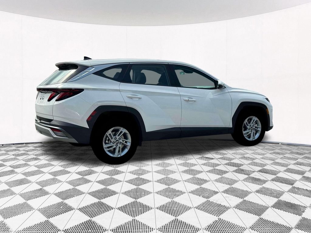 2025 Hyundai Tucson SE - Photo 13